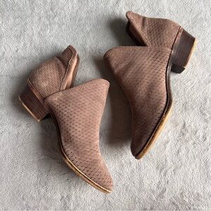 Lucky Brand Baley Perforated Leather Ankle Boot Bootie Light Brown Sz 9